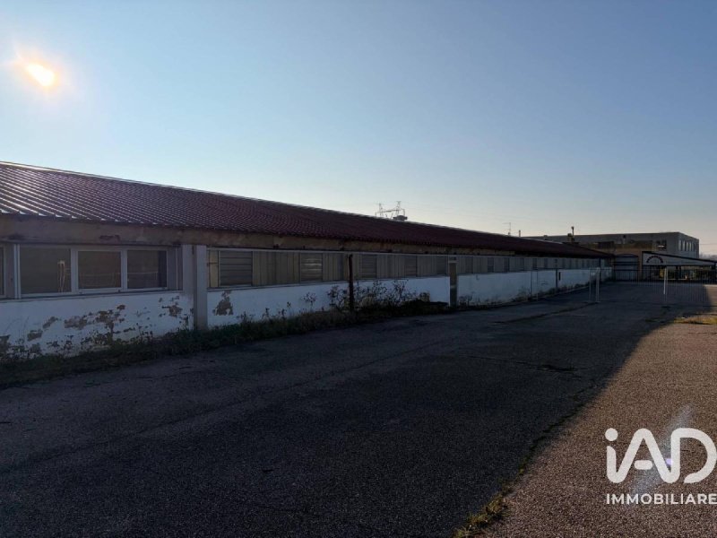 Immobile commerciale a Castelnuovo del Garda