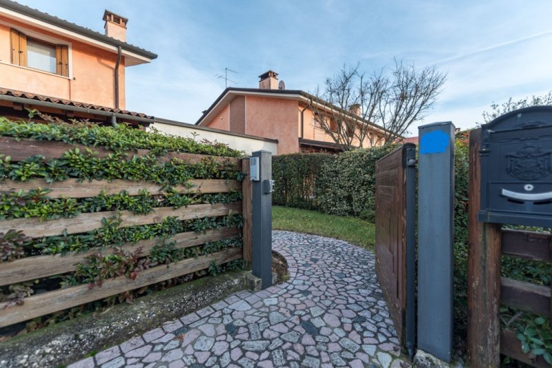 Semi-detached house in Costabissara