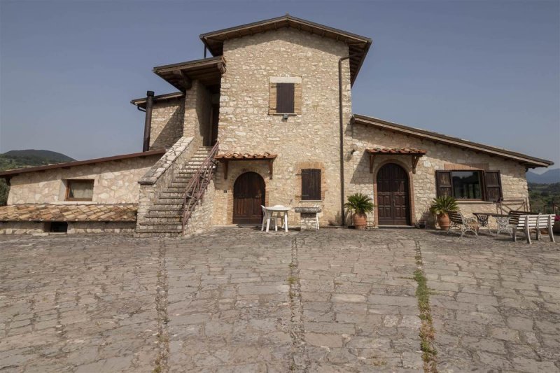 Villa a Salisano