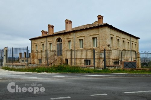 Klein huisje op het platteland in Chieti