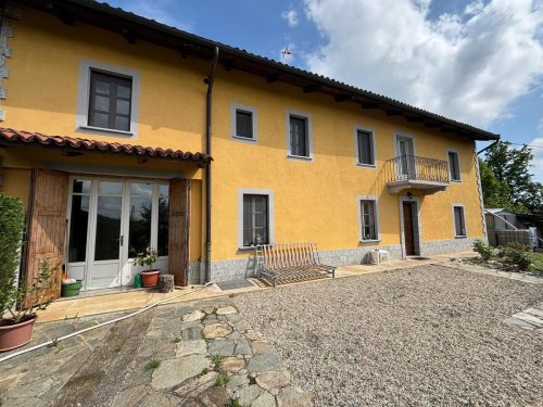 Country house in Villafranca d'Asti