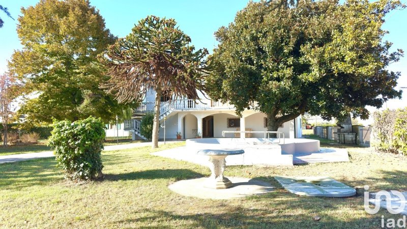 Villa a Stienta
