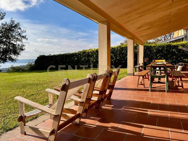 特雷维尼亚诺-罗马诺别墅