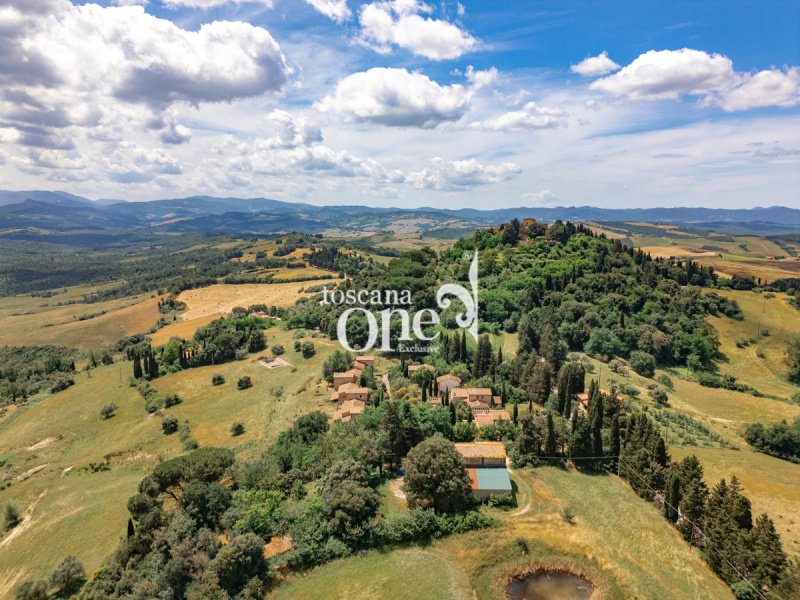 Semi-detached house in Volterra