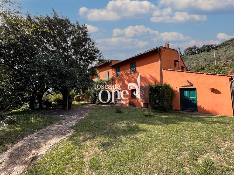 Half-vrijstaande woning in Pisa