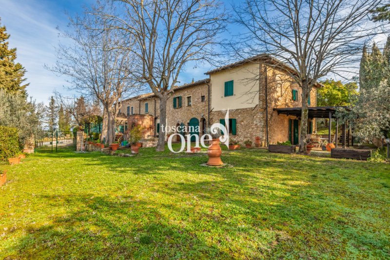 Особняк из двух квартир в Вольтерра