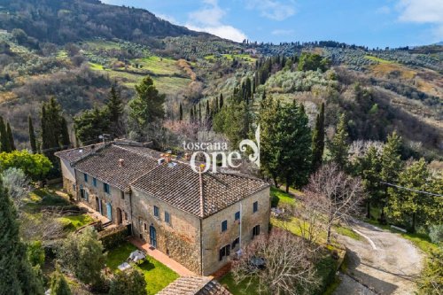 Half-vrijstaande woning in Volterra