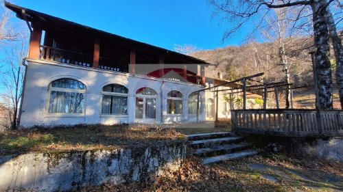 Edifício comercial em Induno Olona