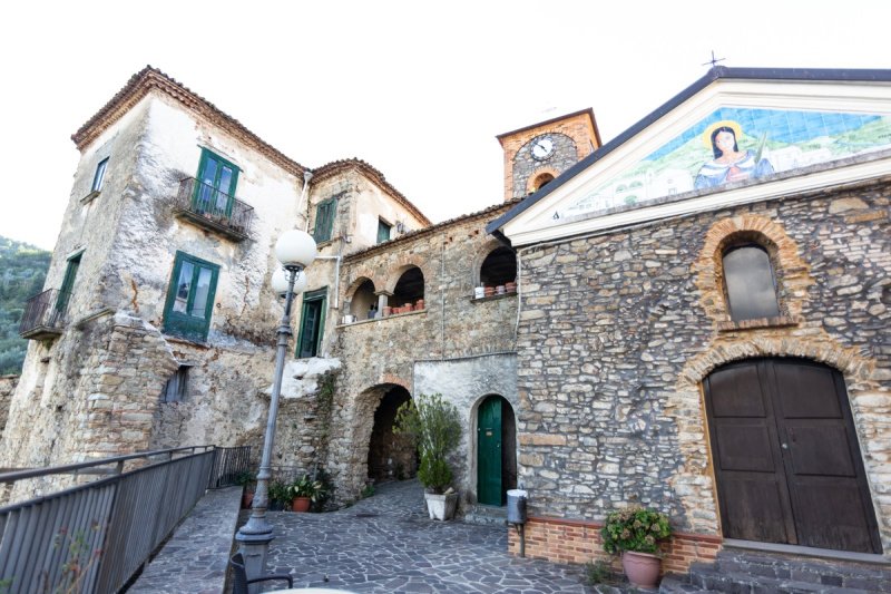 Casa histórica em Sessa Cilento