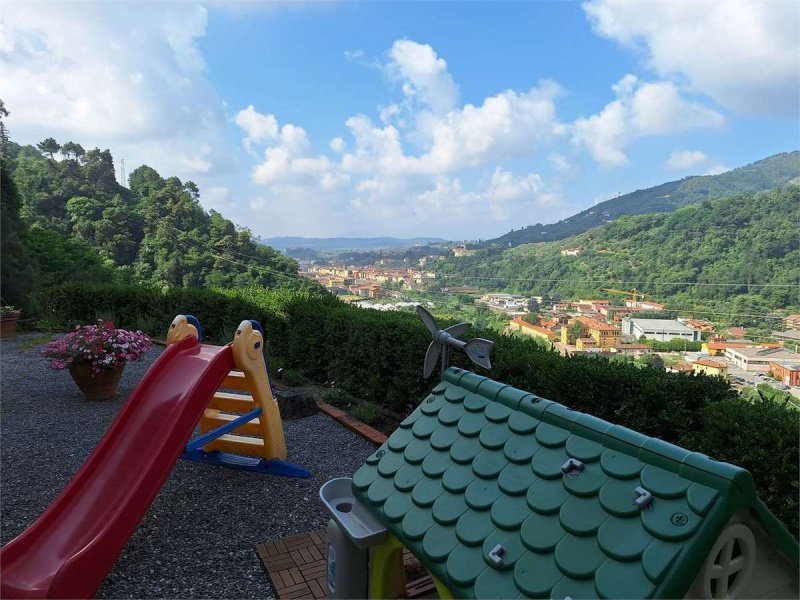 Semi-detached house in Pescia