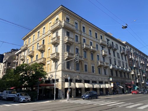 Kommersiell byggnad i Milano