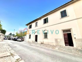 Top-to-bottom house in Florence