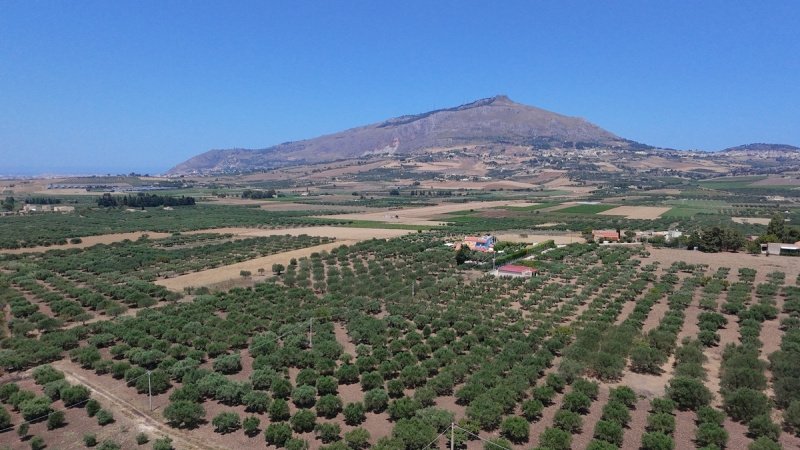 Дом с внутренним двором в Эриче