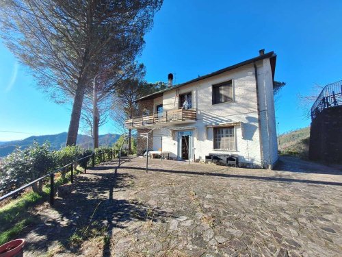 Detached house in Calice al Cornoviglio