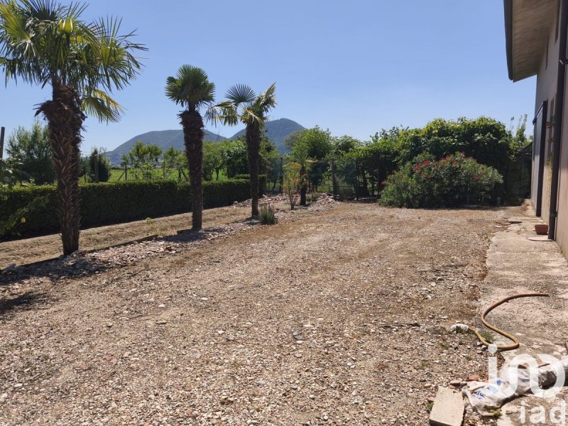 Вилла в Роволон