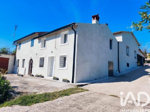 Half-vrijstaande woning in Roncà