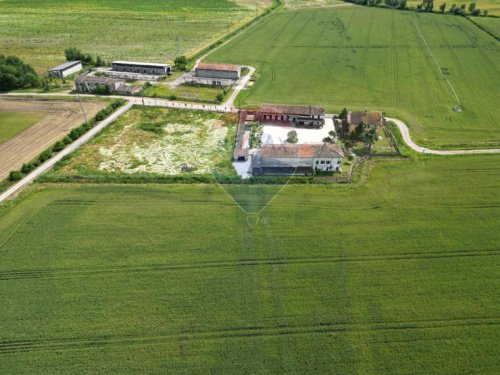 Klein huisje op het platteland in Isorella