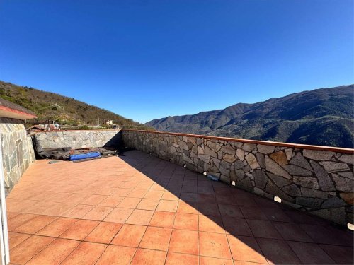 Maison jumelée à Pornassio