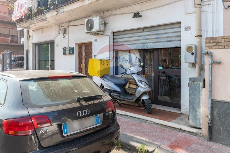 Edifício comercial em Giardini-Naxos