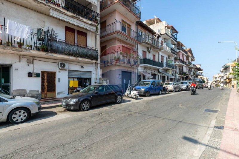 Edifício comercial em Giardini-Naxos