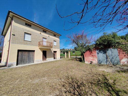 Casa di campagna a Treia