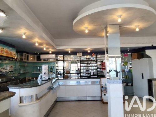 Edifício comercial em Senigallia