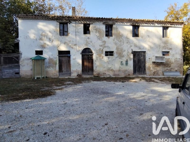 Maison de campagne à Mondavio