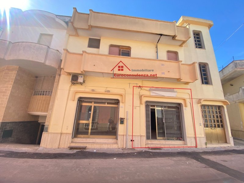 Edifício comercial em Melissano