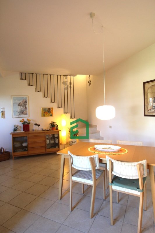 Hus från källare till tak i Giove