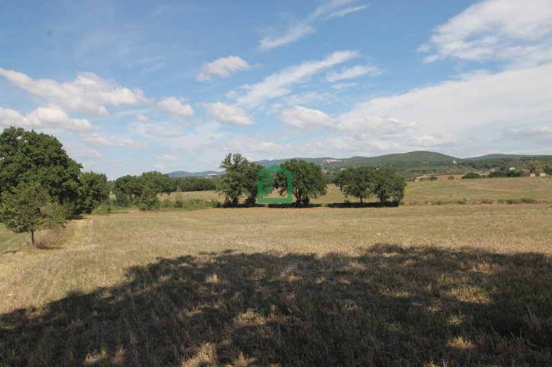 Klein huisje op het platteland in Giove