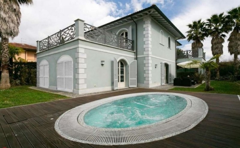 Villa in Forte dei Marmi