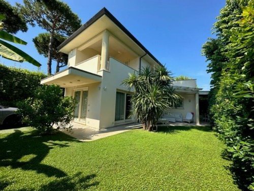 Villa in Forte dei Marmi