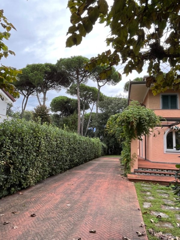 Villa a Forte dei Marmi