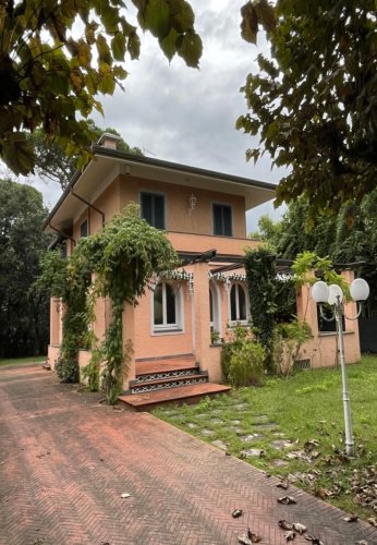 Villa a Forte dei Marmi