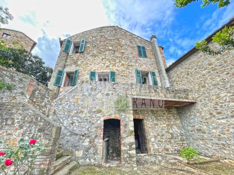 Half-vrijstaande woning in Manciano
