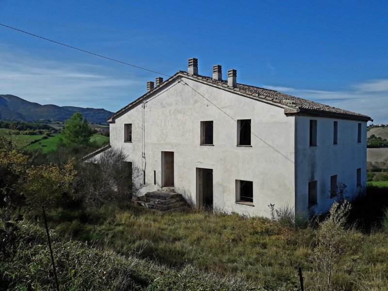 Klein huisje op het platteland in Cingoli