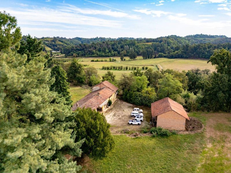 Hus på landet i Montaldo Roero