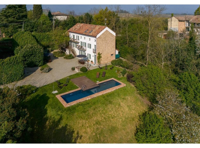 Casa de campo en Costigliole d'Asti