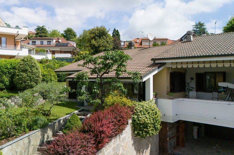 Особняк из двух квартир в Бальдиссеро-Торинезе