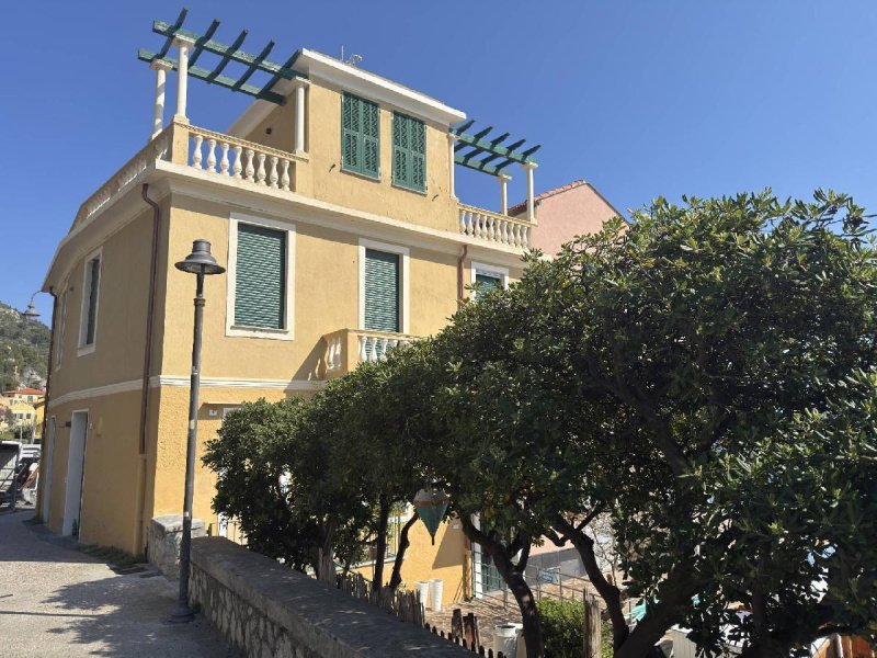 Palácio em Finale Ligure