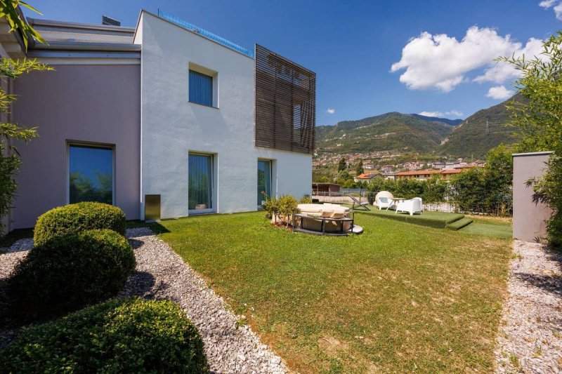 Villa à Costa Volpino