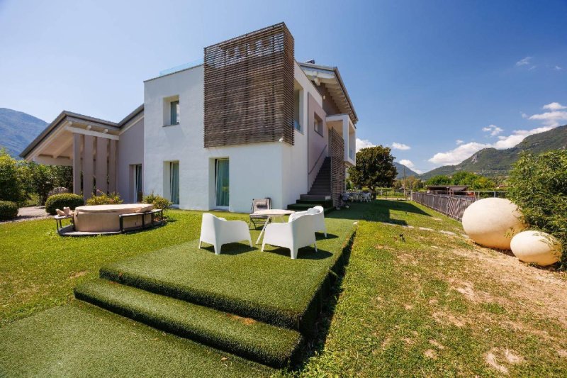Villa à Costa Volpino