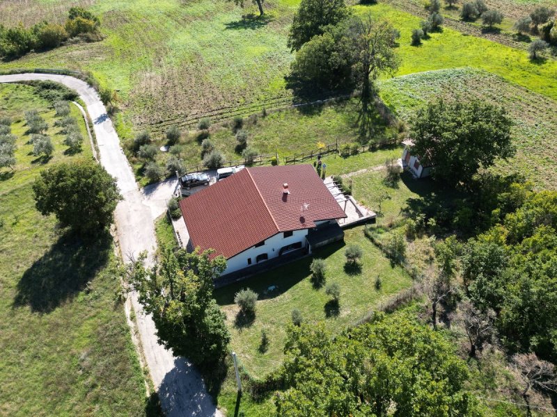 Villa a Macchiagodena