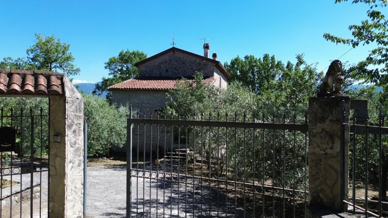 Klein huisje op het platteland in Macchiagodena