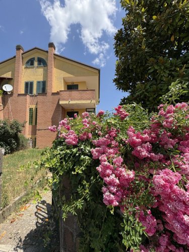 坎塔卢波-内尔桑尼奥联排别墅