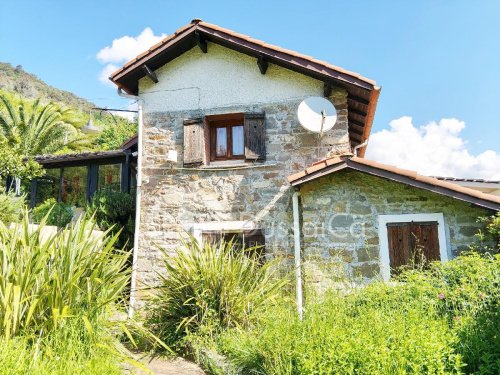 Vrijstaande woning in Isolabona