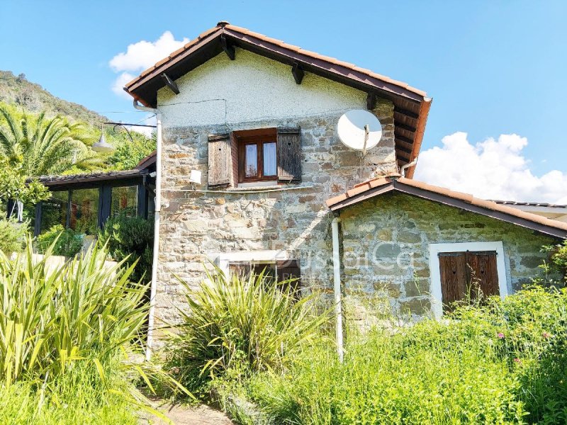 Vrijstaande woning in Isolabona