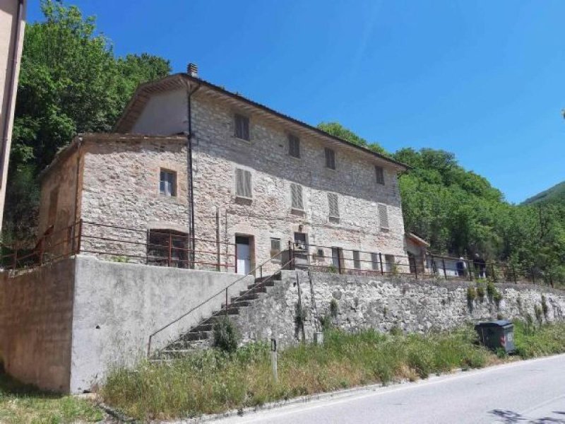 Casa independiente en Nocera Umbra