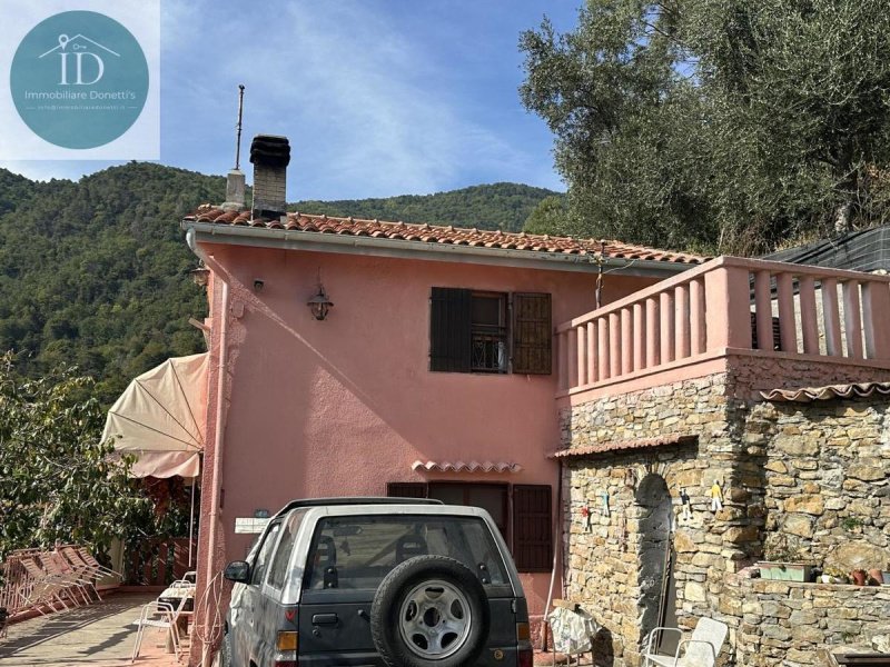 Vrijstaande woning in Ceriana