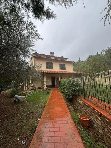 Таунхаус в Риньяно-суль-Арно